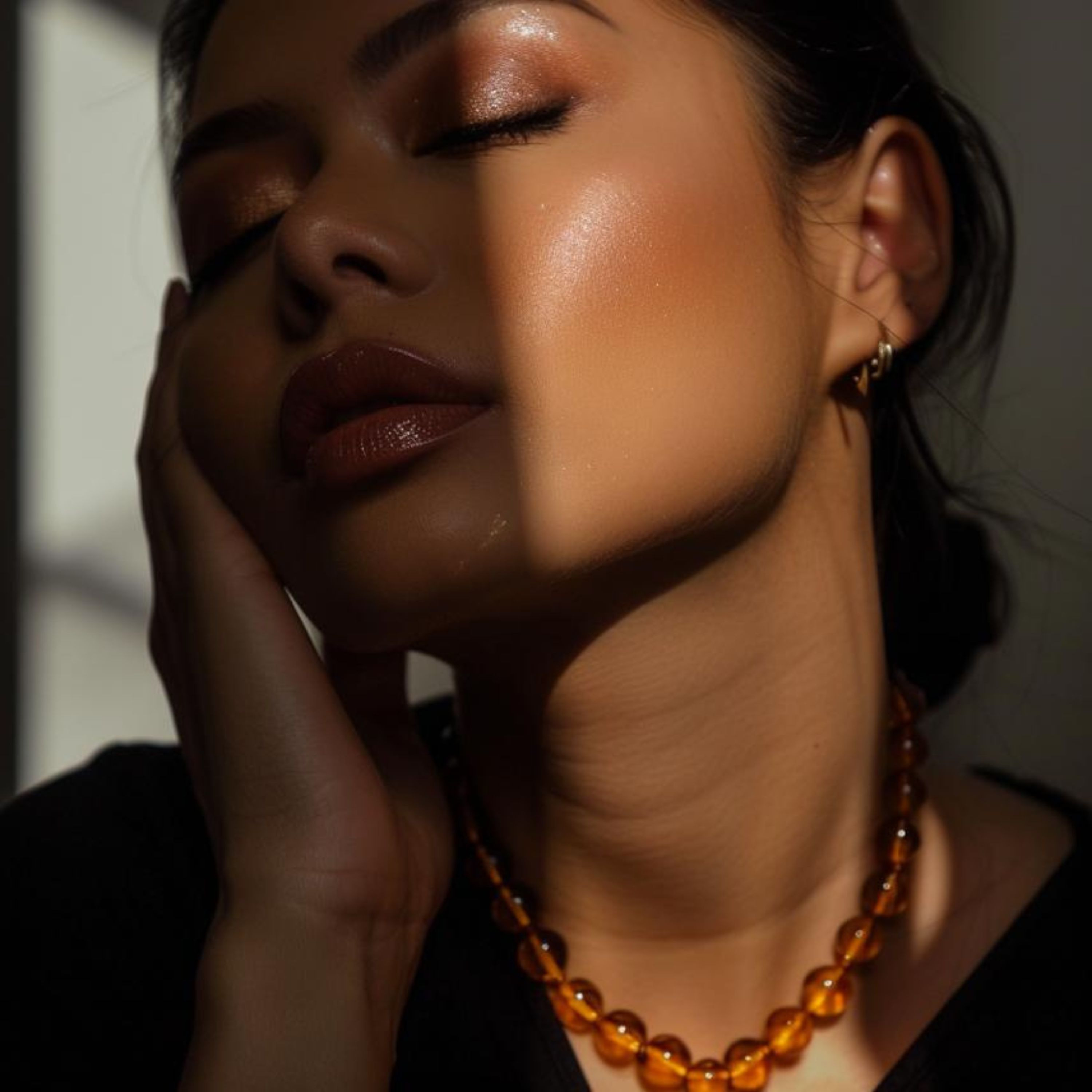 Healing Gemstones: Amber, Amethyst, Aquamarine